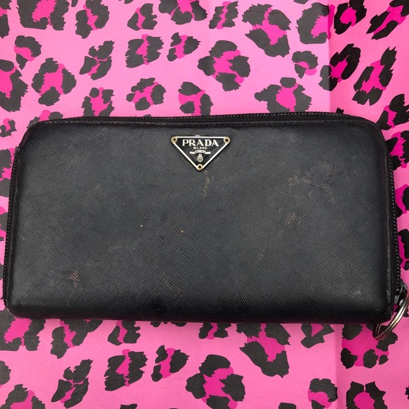 Prada Accessories - Auth Prada wallet